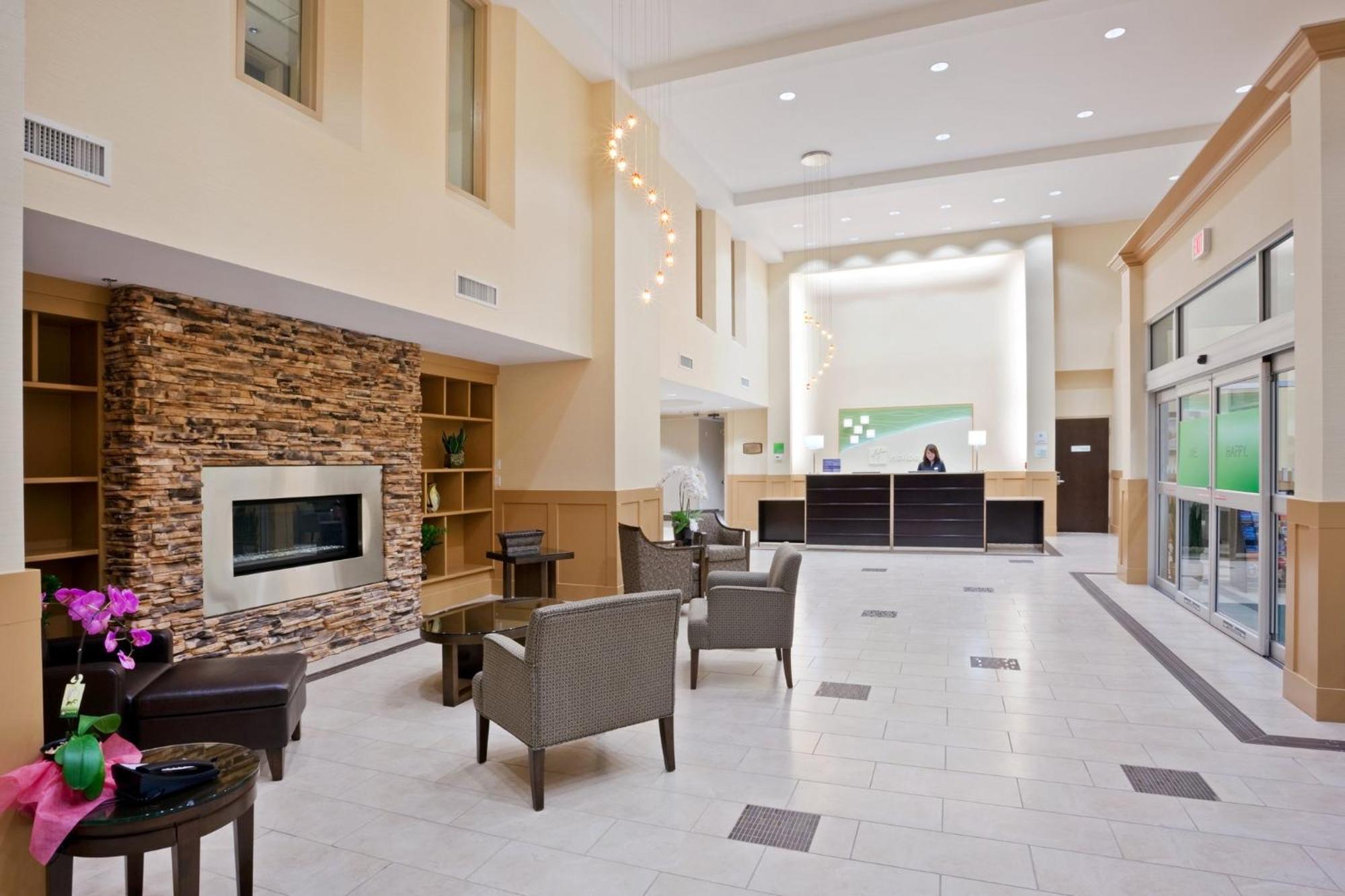 Holiday Inn Hotel & Suites Surrey East - Cloverdale By Ihg Exteriör bild