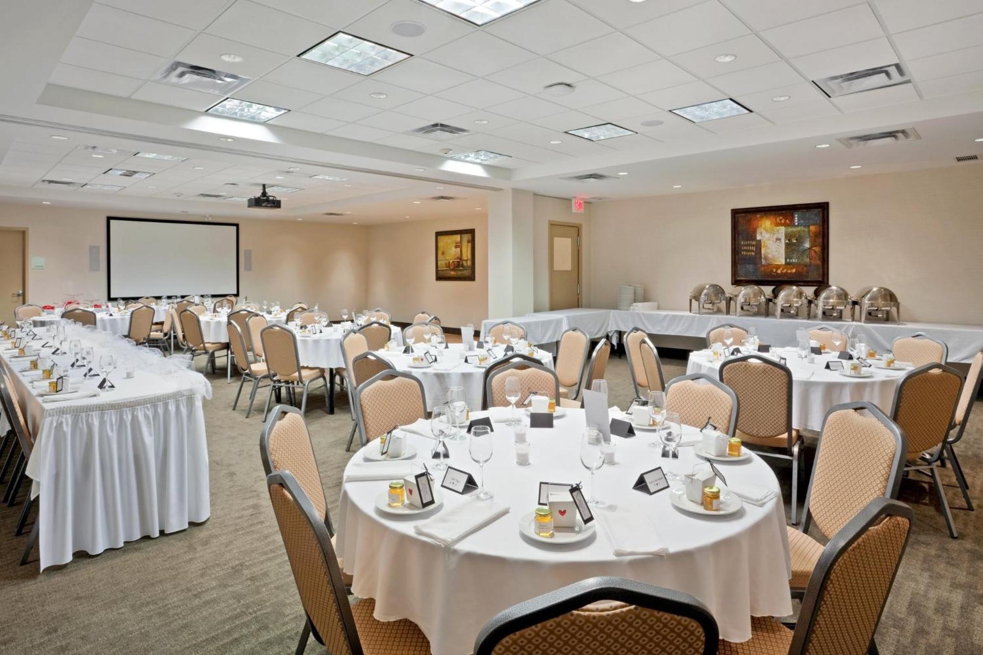 Holiday Inn Hotel & Suites Surrey East - Cloverdale By Ihg Exteriör bild