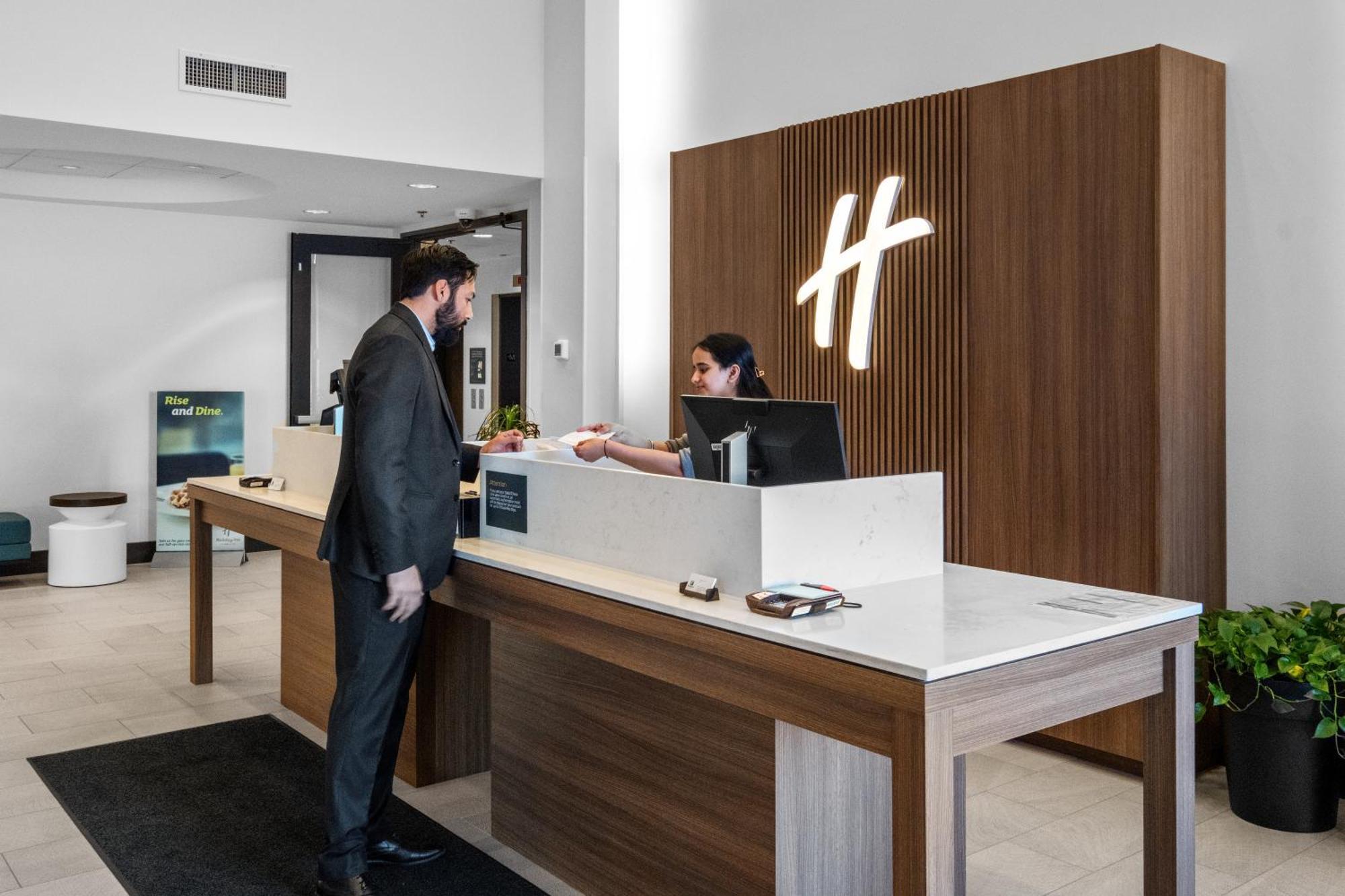 Holiday Inn Hotel & Suites Surrey East - Cloverdale By Ihg Exteriör bild