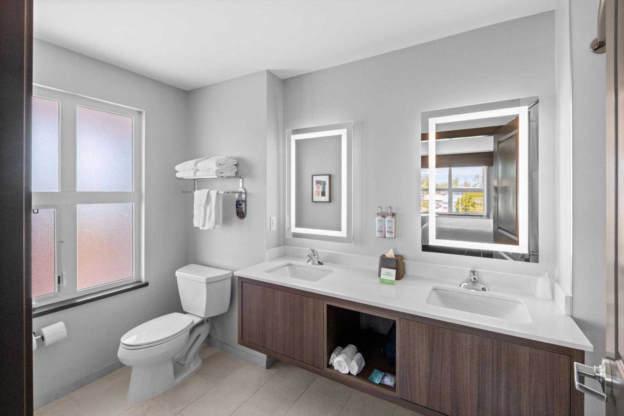 Holiday Inn Hotel & Suites Surrey East - Cloverdale By Ihg Exteriör bild
