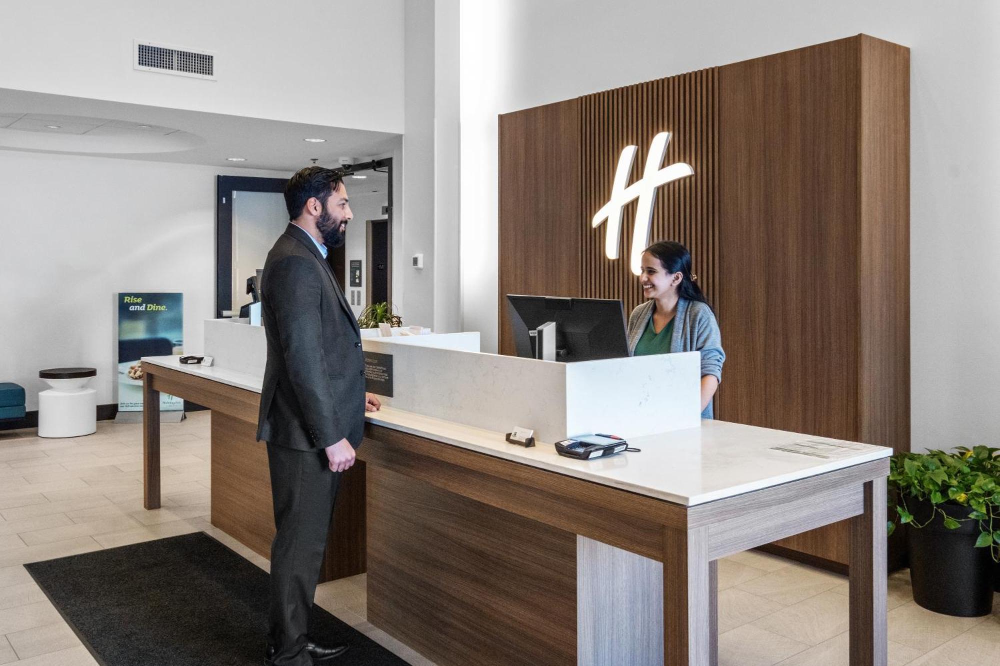 Holiday Inn Hotel & Suites Surrey East - Cloverdale By Ihg Exteriör bild