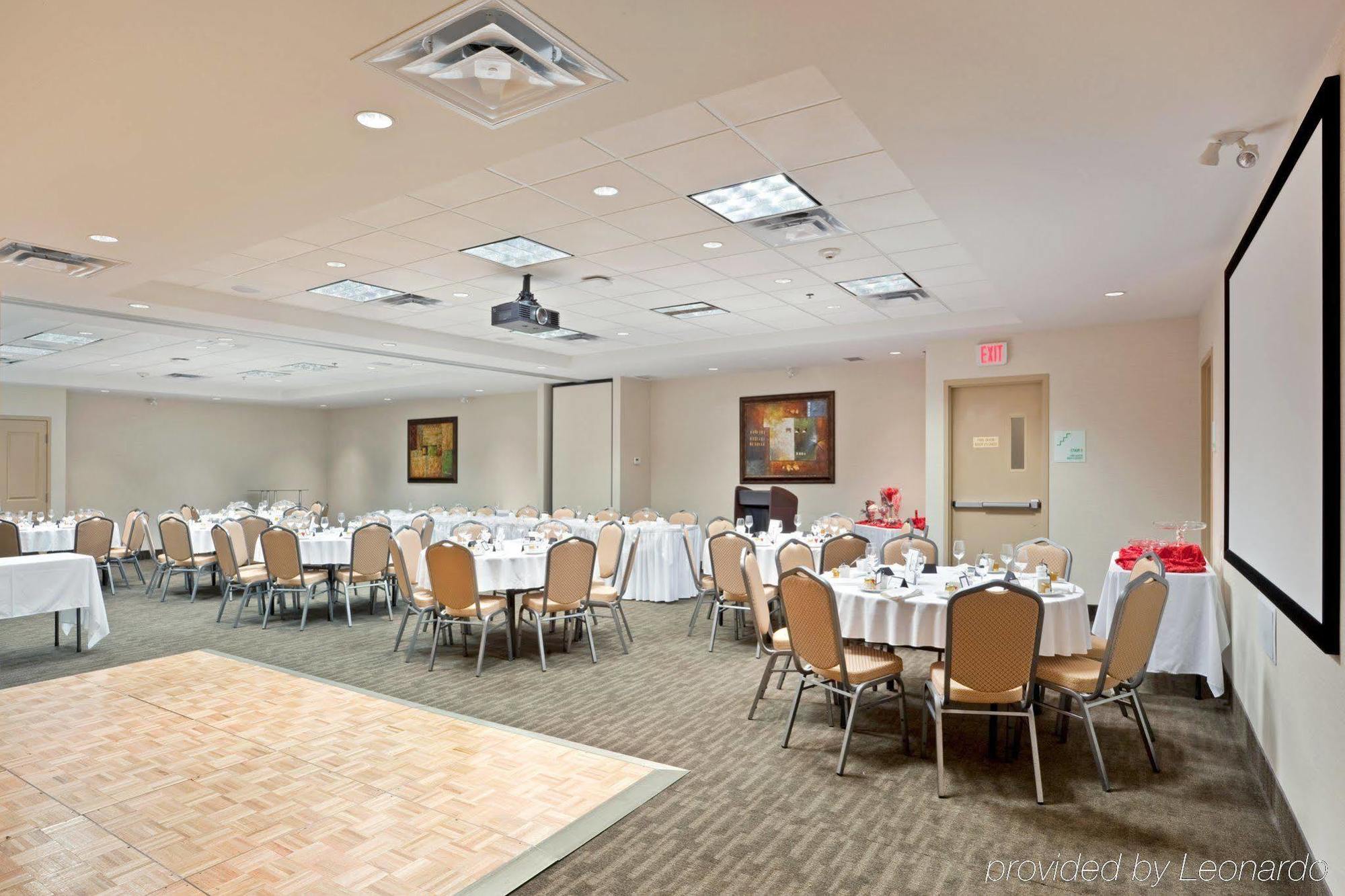 Holiday Inn Hotel & Suites Surrey East - Cloverdale By Ihg Exteriör bild