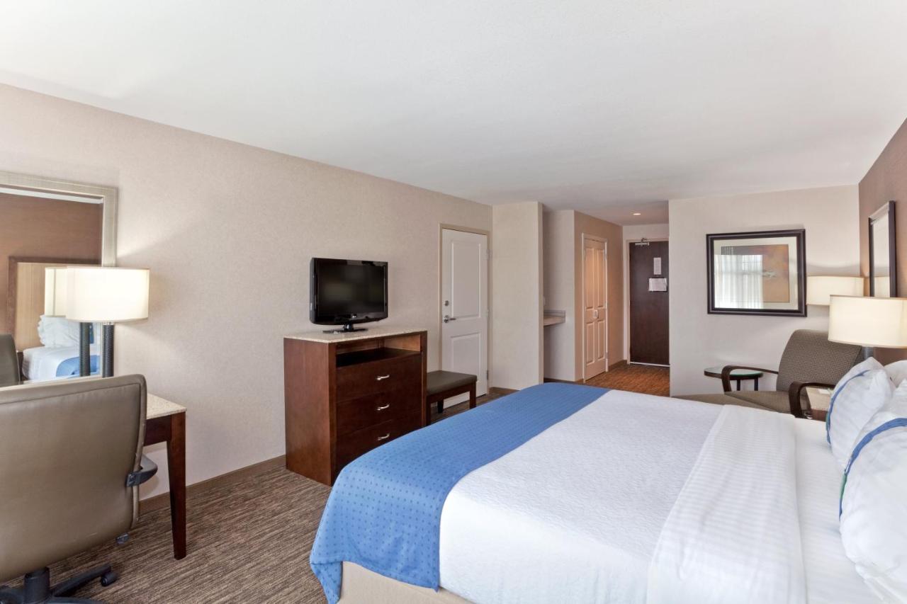 Holiday Inn Hotel & Suites Surrey East - Cloverdale By Ihg Exteriör bild