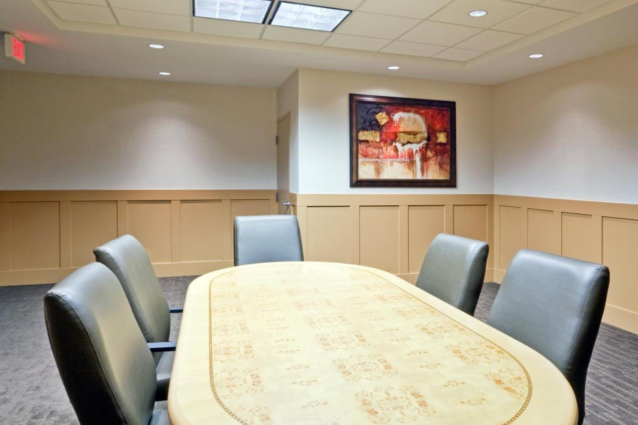 Holiday Inn Hotel & Suites Surrey East - Cloverdale By Ihg Exteriör bild